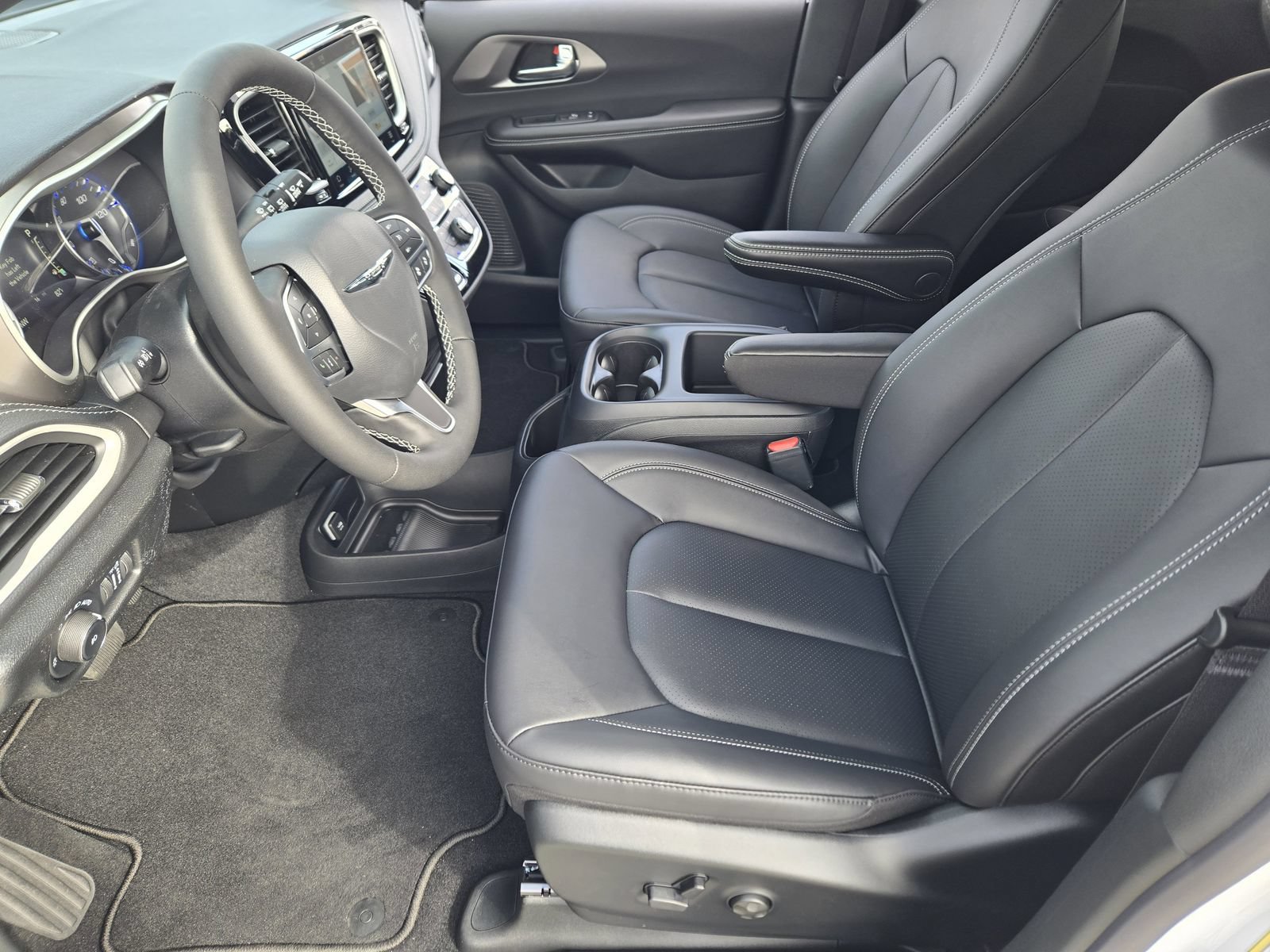New 2026 Chrysler Pacifica Select AWD/4WD image 12