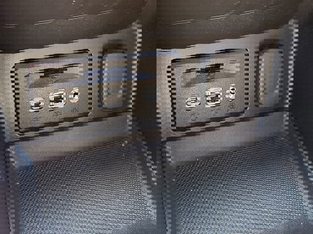 Certified 2023 GMC Terrain SLT w/ Elevation Edition AWD/4WD image 26