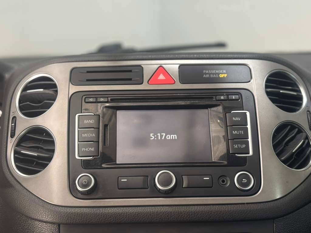 Used 2011 Volkswagen Tiguan S image 22