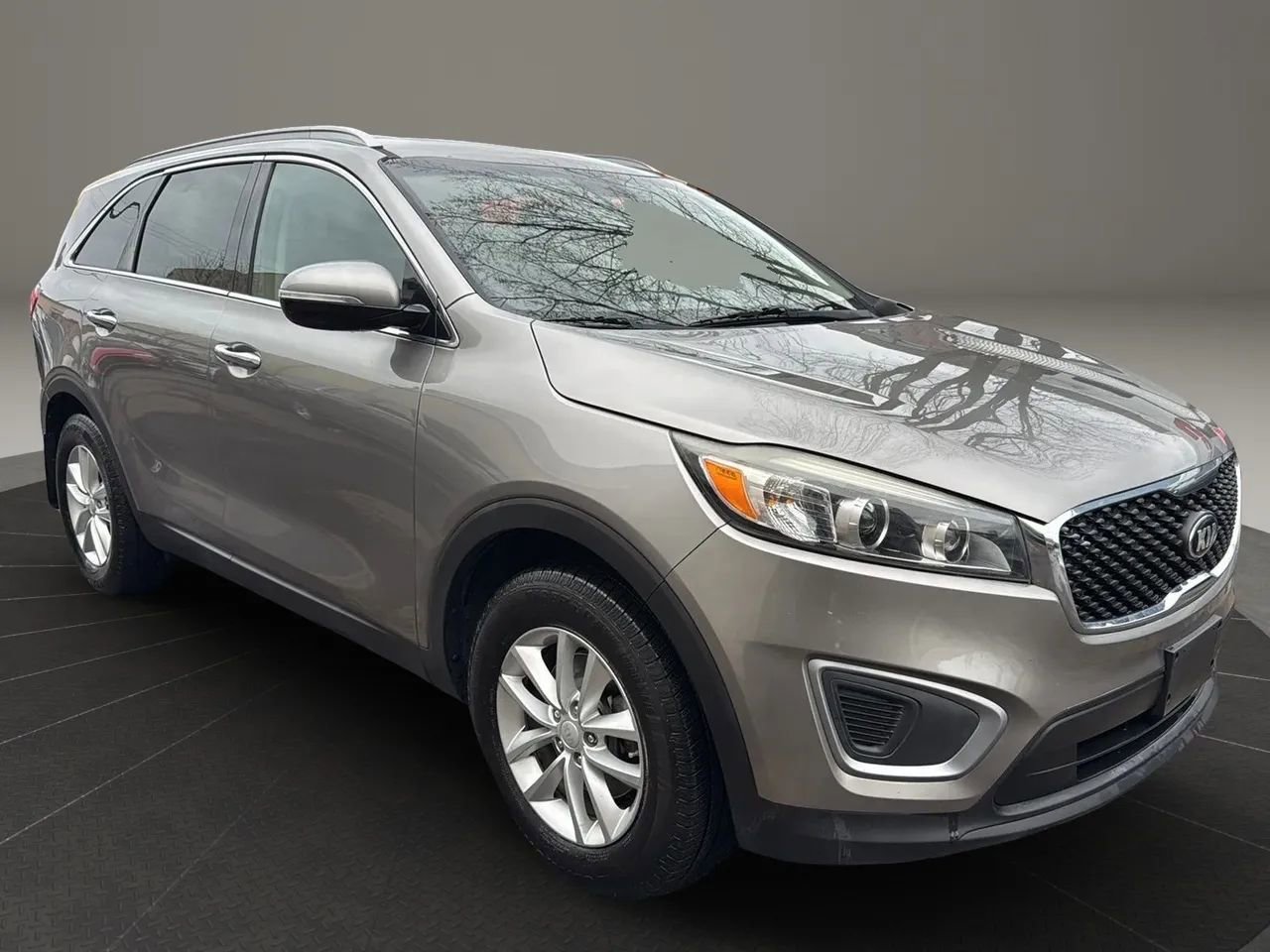 Used 2017 Kia Sorento LX image 3