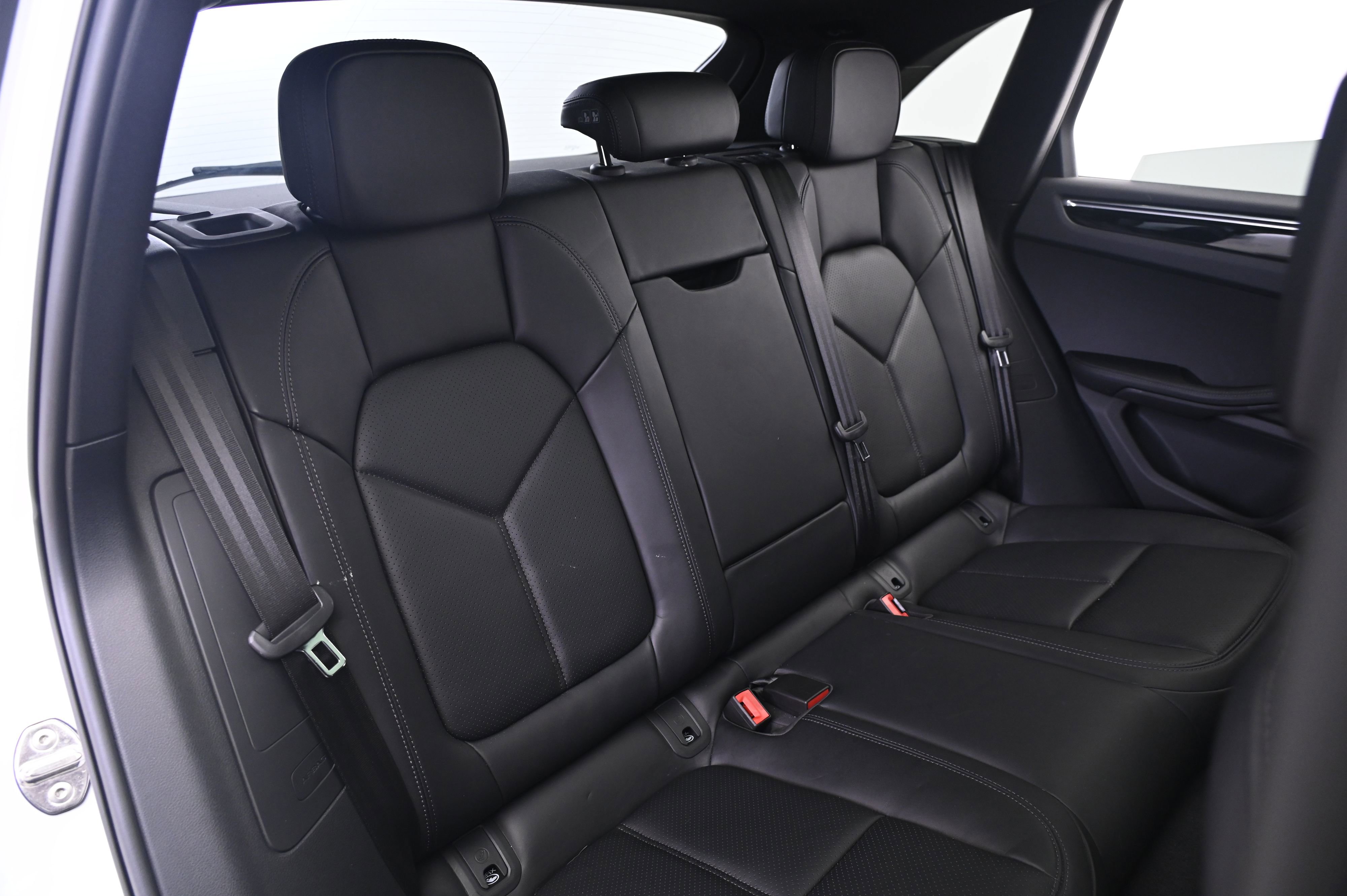 Certified 2024 Porsche Macan S AWD/4WD image 19
