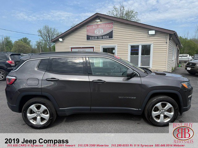 Used 2019 Jeep Compass Latitude w/ Cold Weather Group AWD/4WD image 2