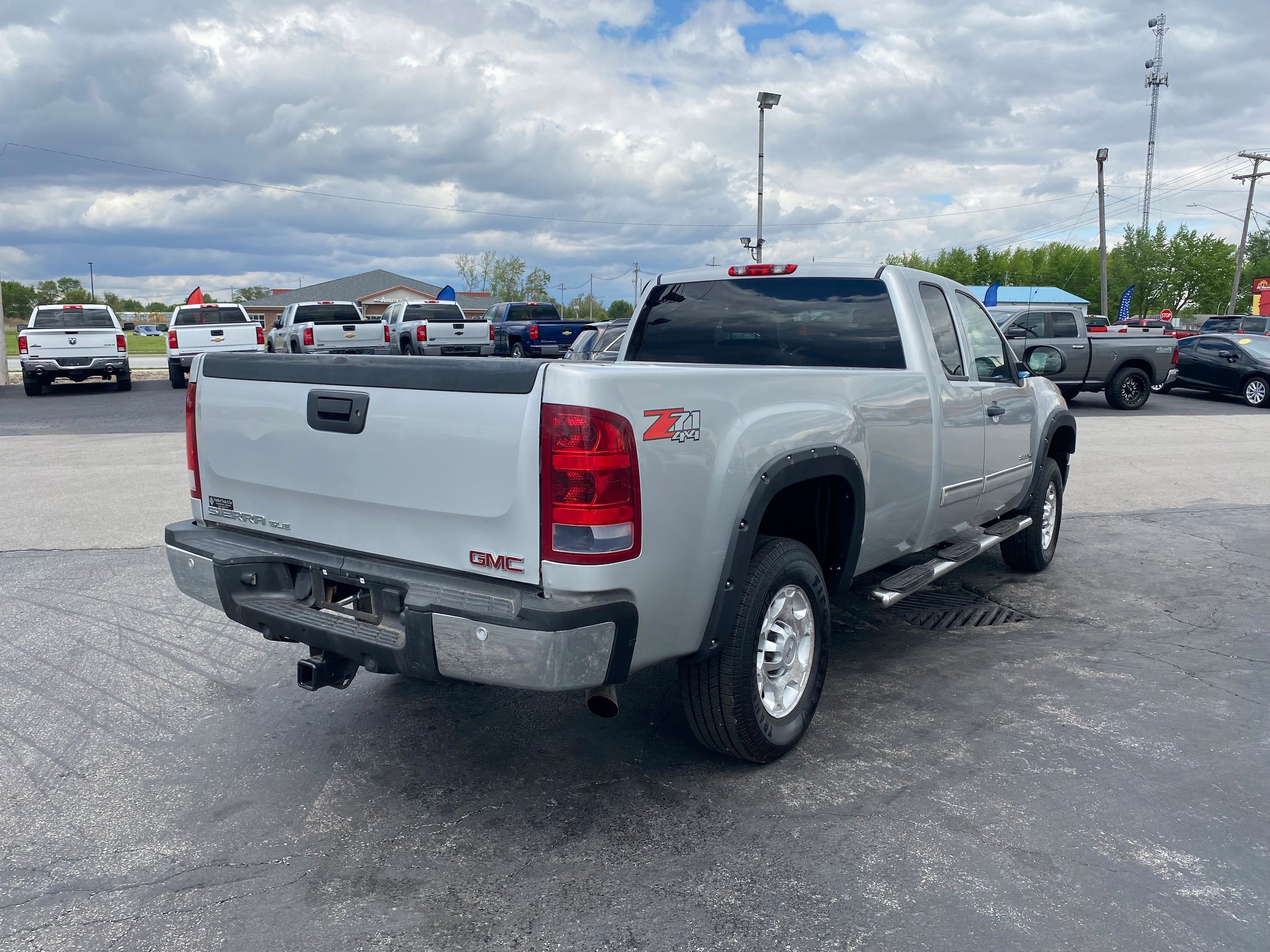 Used 2010 GMC Sierra 2500 SLE w/ SLE Preferred Package AWD/4WD image 5