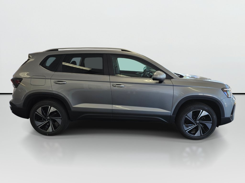 New 2026 Volkswagen Taos SE AWD/4WD image 2