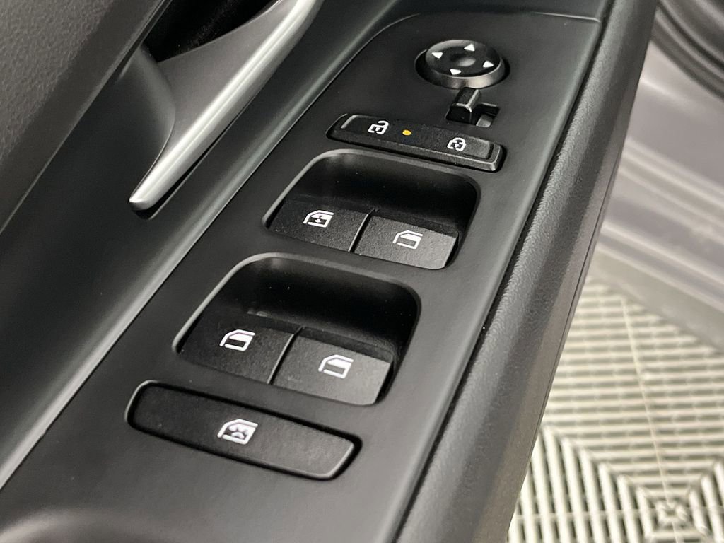 Used 2025 Hyundai Elantra Limited FWD image 13