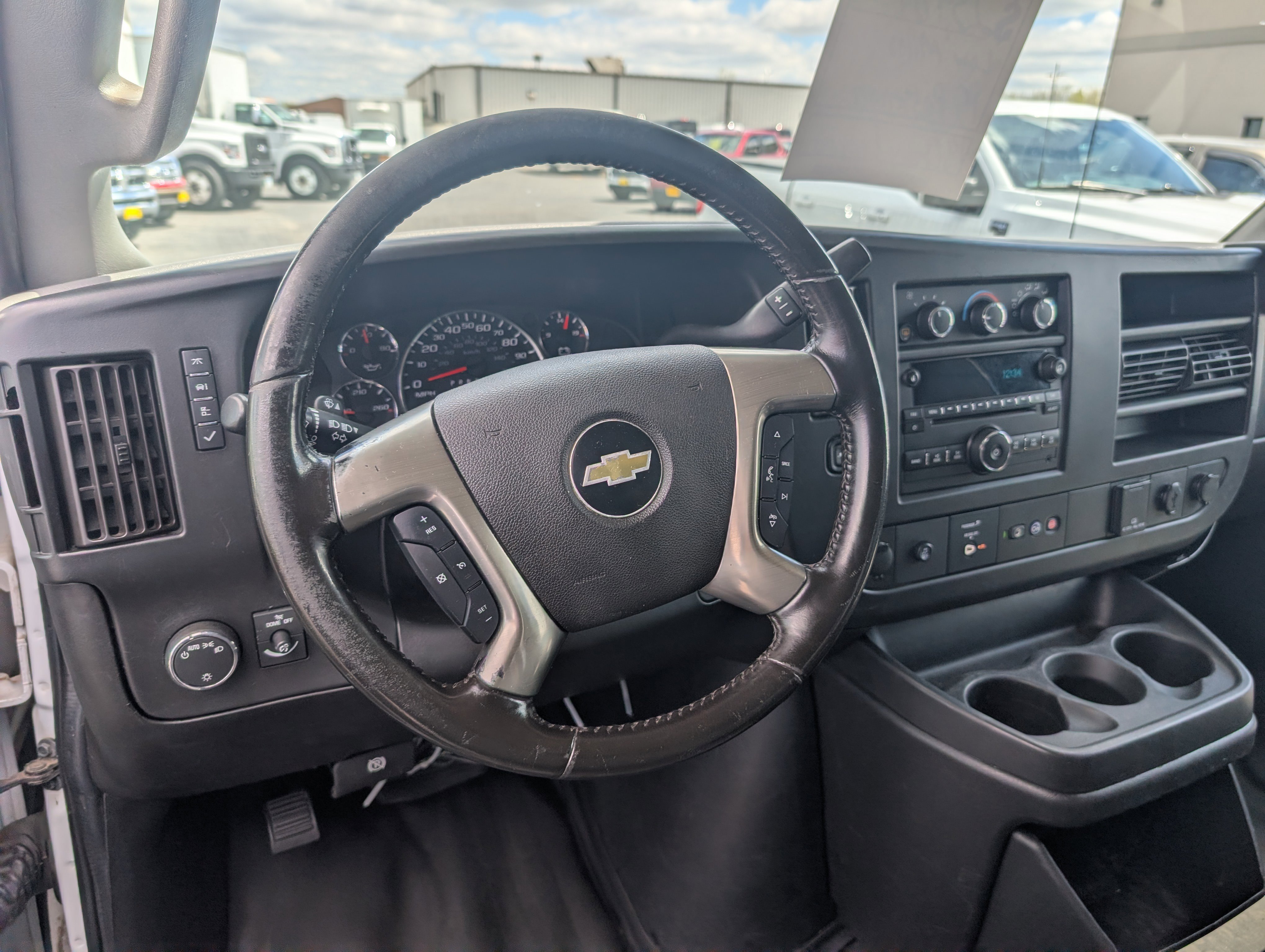 Used 2018 Chevrolet Express 3500 LS RWD image 10