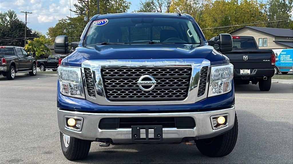 Used 2017 Nissan Titan SV image 3
