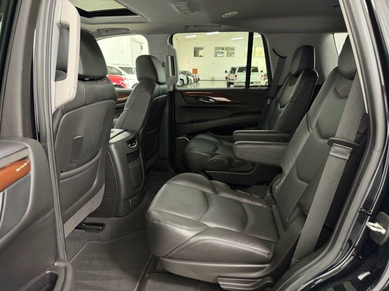 Used 2020 Cadillac Escalade Luxury RWD image 17