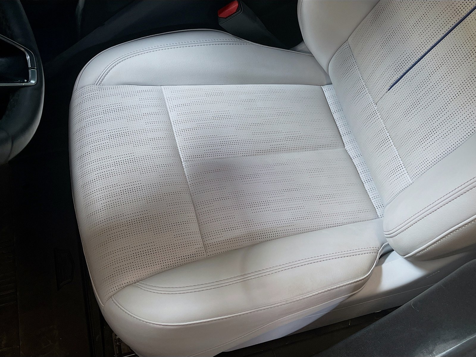 Used 2025 Cadillac Lyriq Sport w/ LPO, Floor Liner Package AWD/4WD image 20
