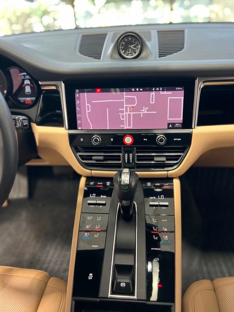 Used 2023 Porsche Macan Base image 26