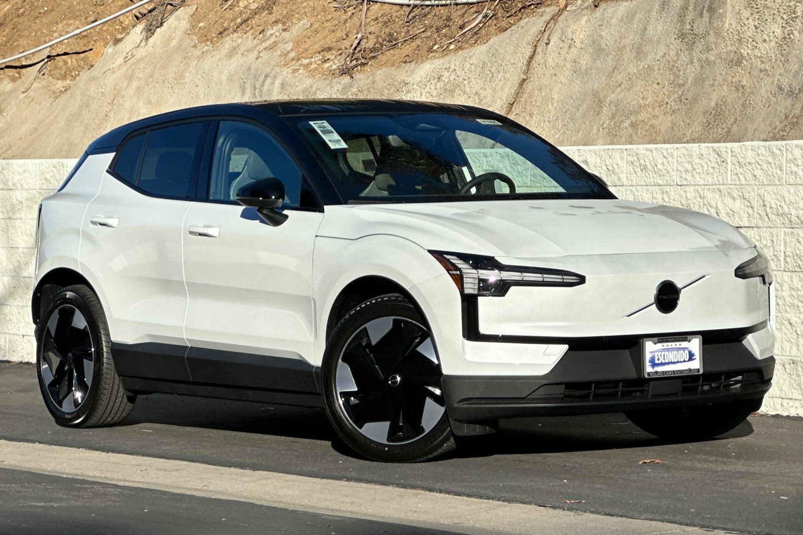 New 2026 Volvo EX30 Plus AWD/4WD image 2