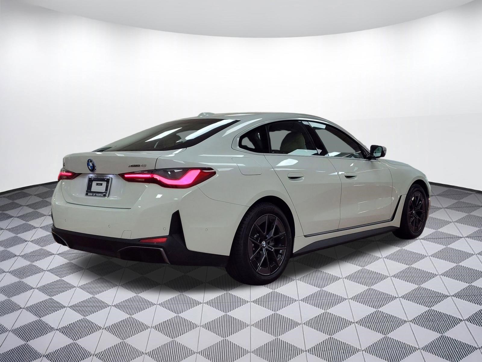 Used 2025 BMW i4 xDrive40i w/ Premium Package image 8