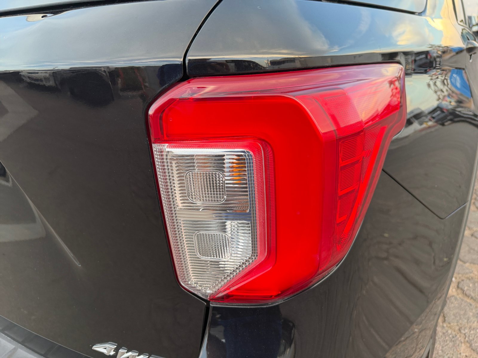 Used 2023 Ford Explorer Limited AWD/4WD image 30