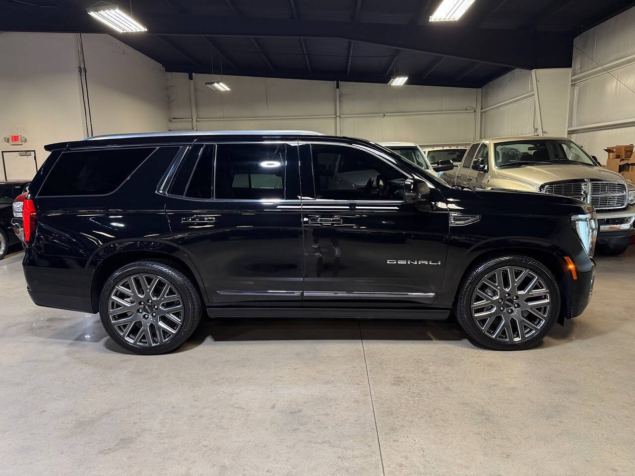 Used 2026 GMC Yukon Denali Ultimate AWD/4WD image 9