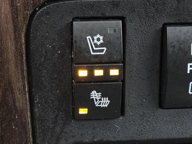 Used 2013 GMC Acadia Denali image 7