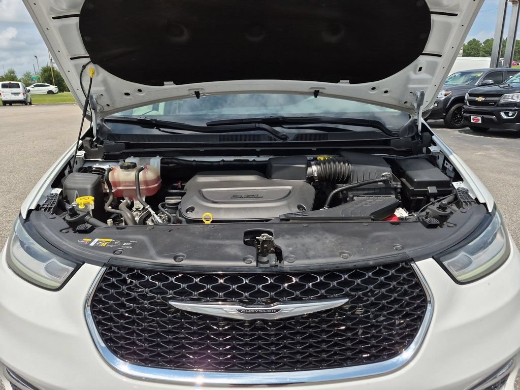 Used 2023 Chrysler Pacifica Touring-L FWD image 37