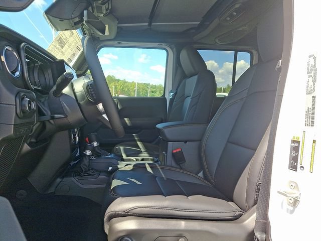 New 2025 Jeep Wrangler Unlimited Sahara AWD/4WD image 6