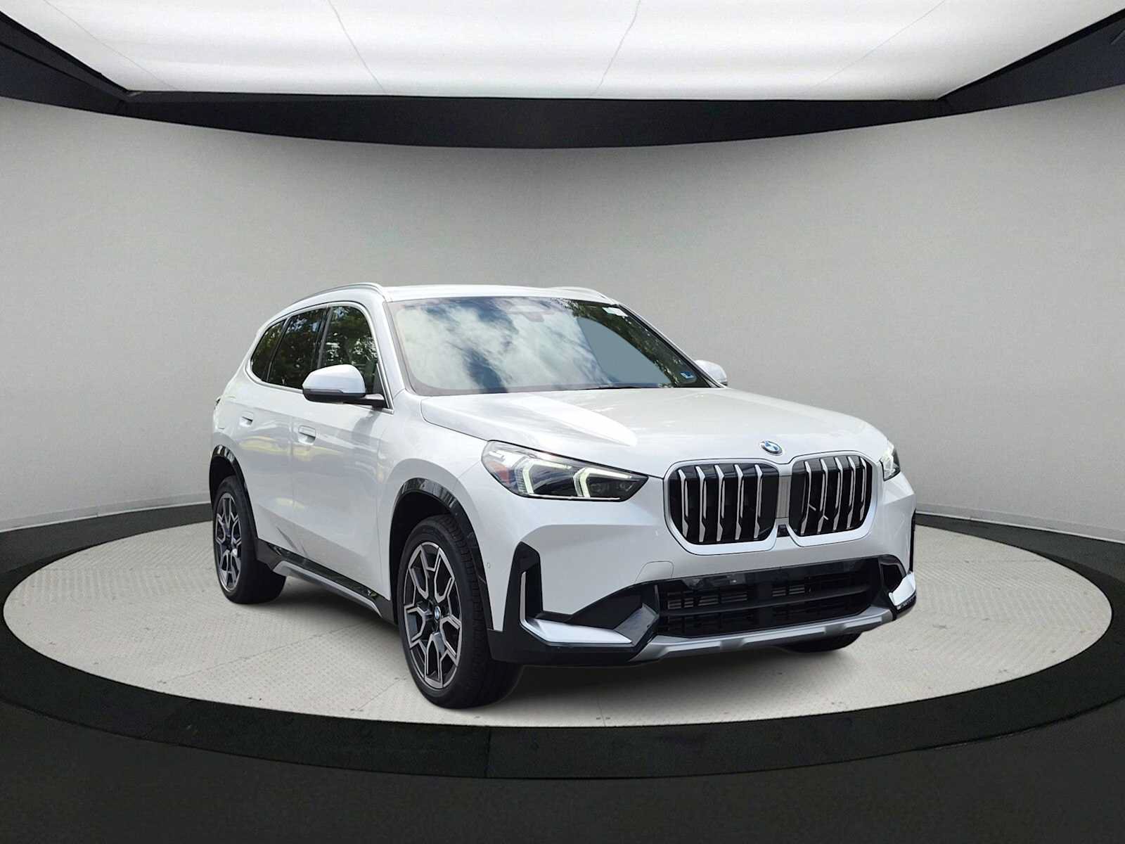New 2027 BMW X1 xDrive28i AWD/4WD image 2
