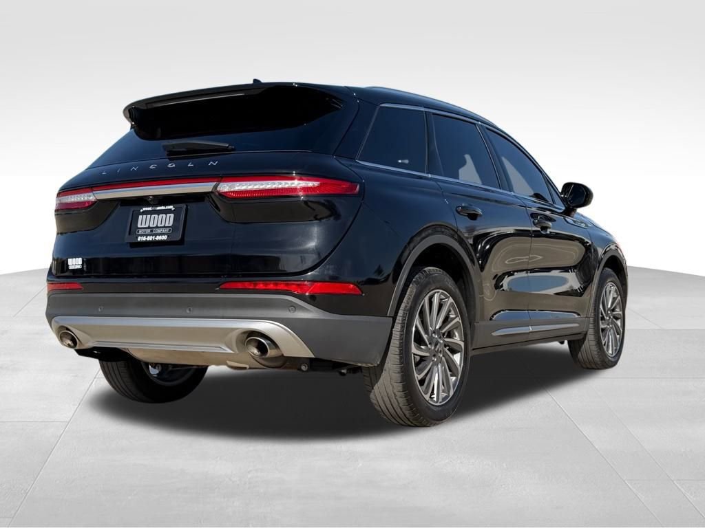 Used 2023 Lincoln Corsair Reserve image 3