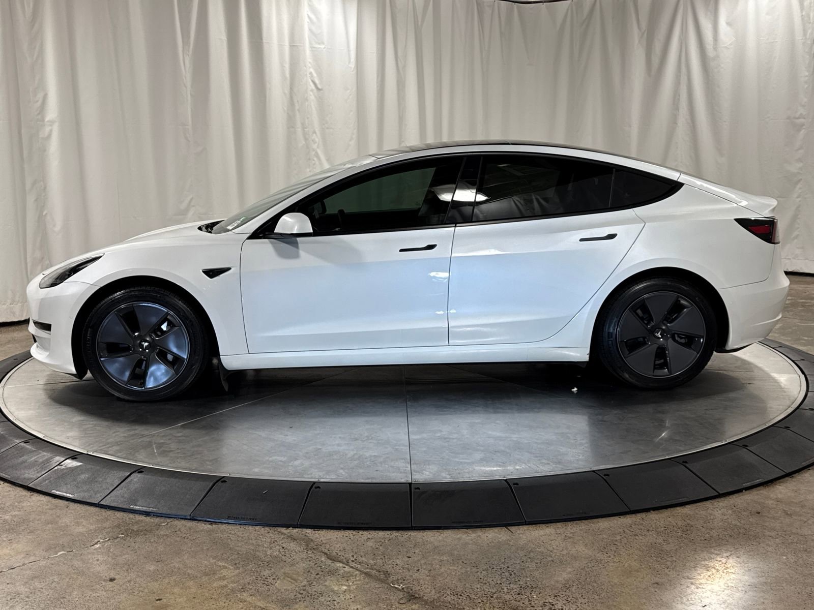 Used 2021 Tesla Model 3 Standard Range Plus image 6