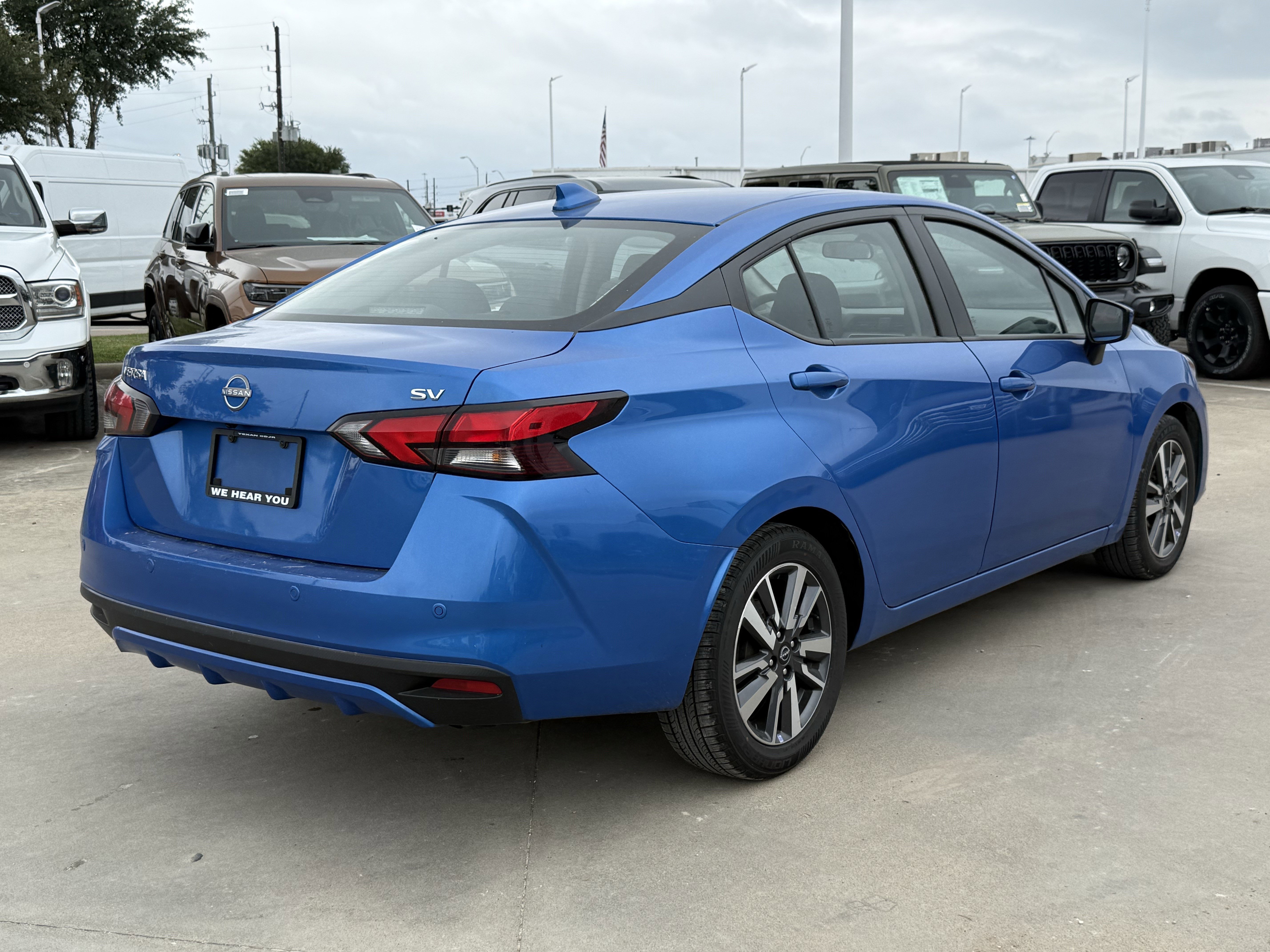 Used 2023 Nissan Versa SV FWD image 5