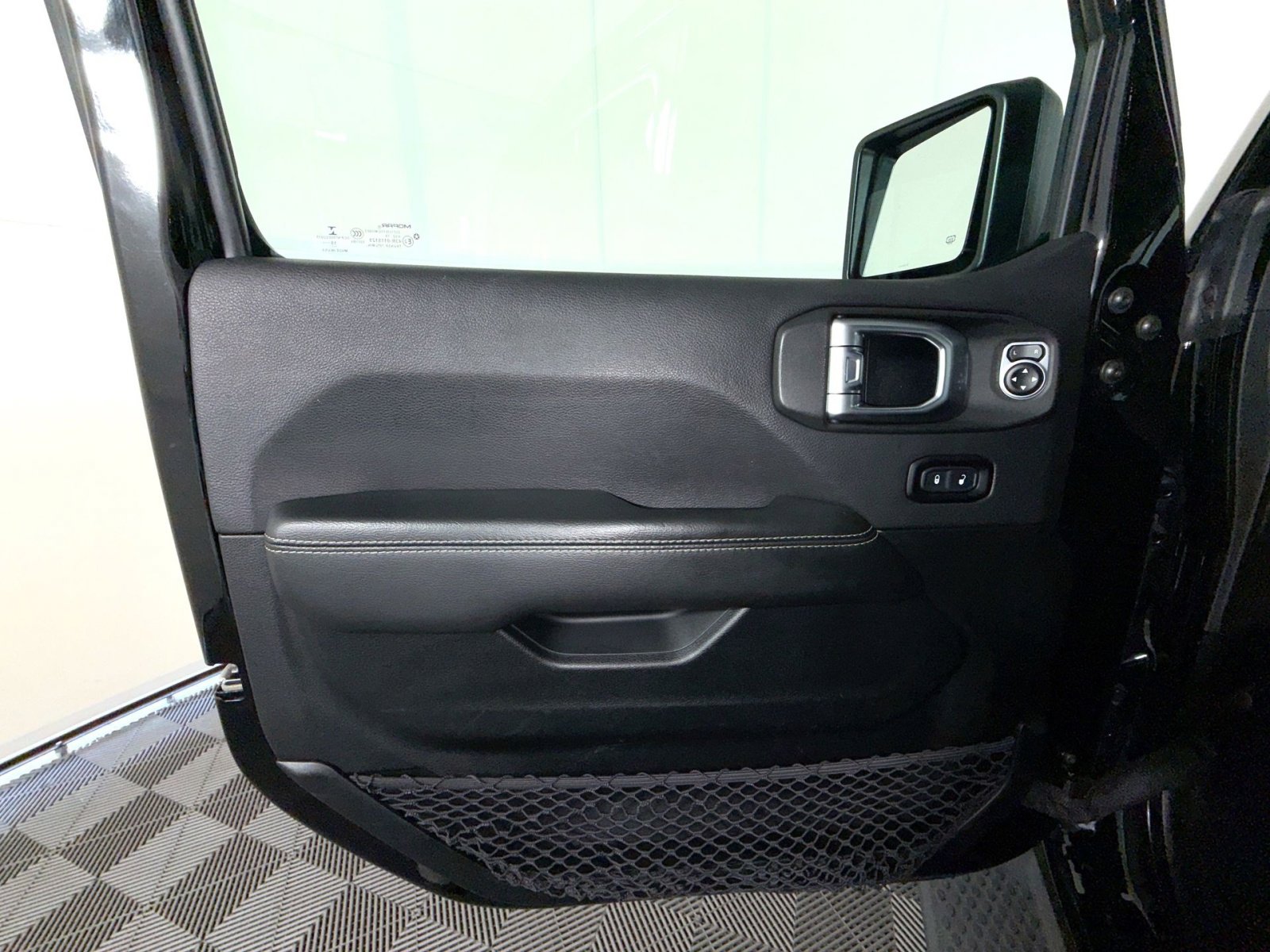 Used 2020 Jeep Wrangler Unlimited Sahara AWD/4WD image 15