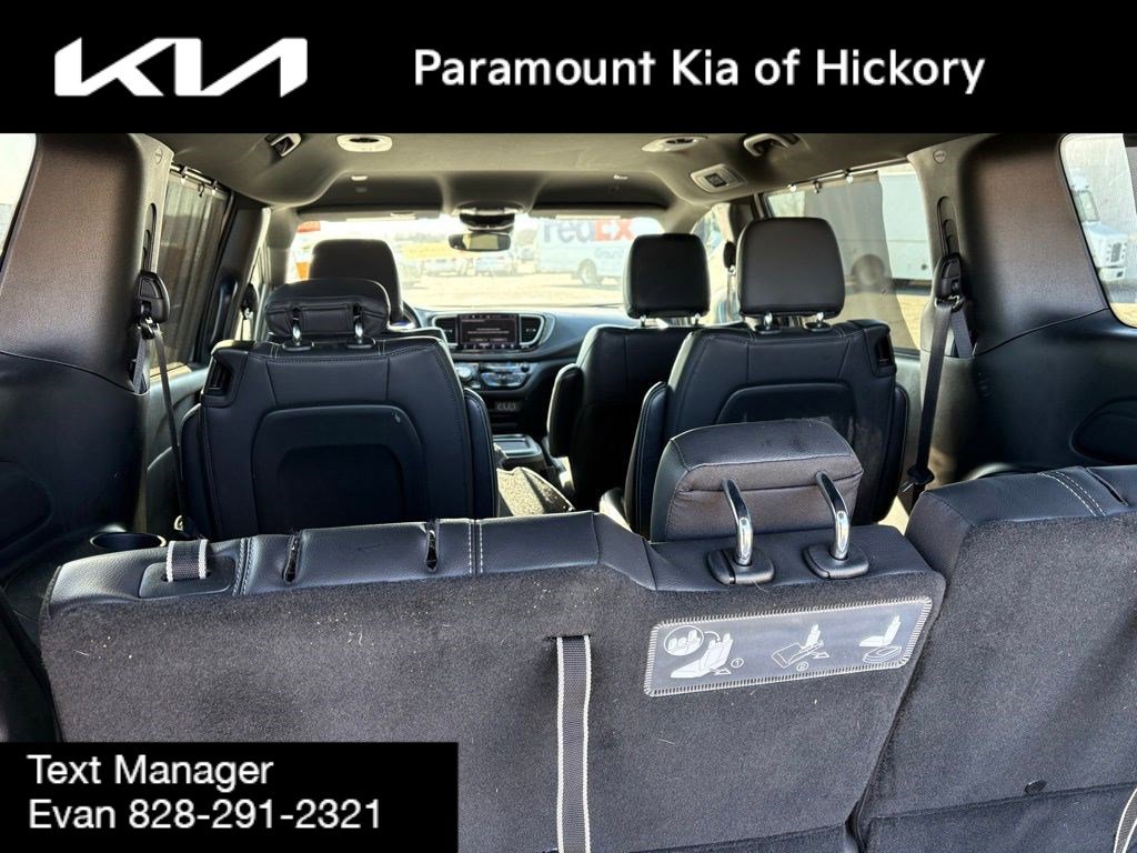 Used 2021 Chrysler Pacifica Touring-L w/ S Appearance Package image 10