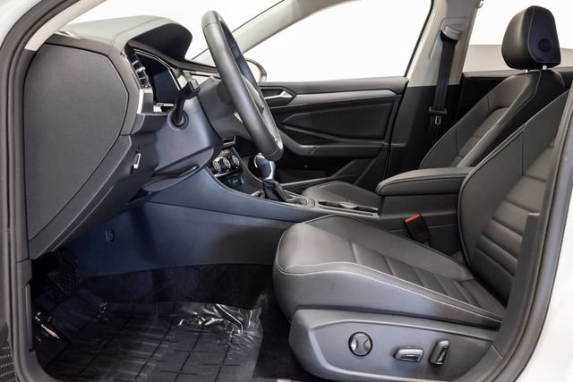 Used 2024 Volkswagen Jetta SE w/ Panoramic Sunroof Package FWD image 10