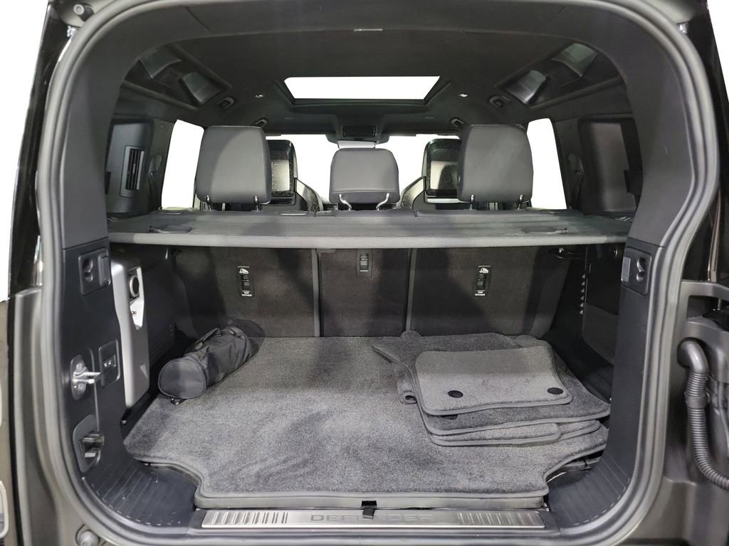 Used 2025 Land Rover Defender 110 image 28