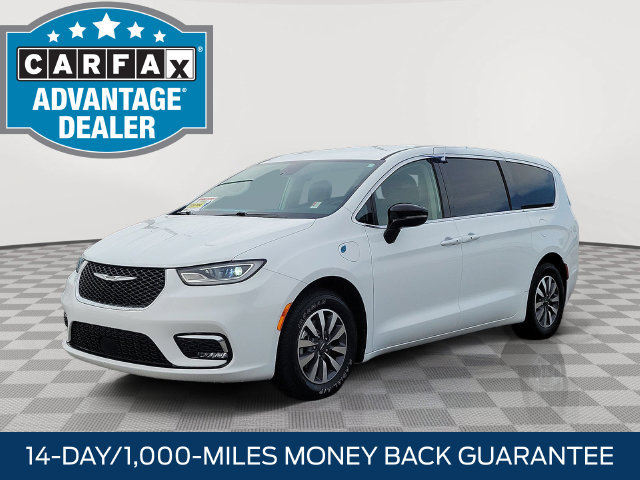 Used 2024 Chrysler Pacifica Limited FWD image 3