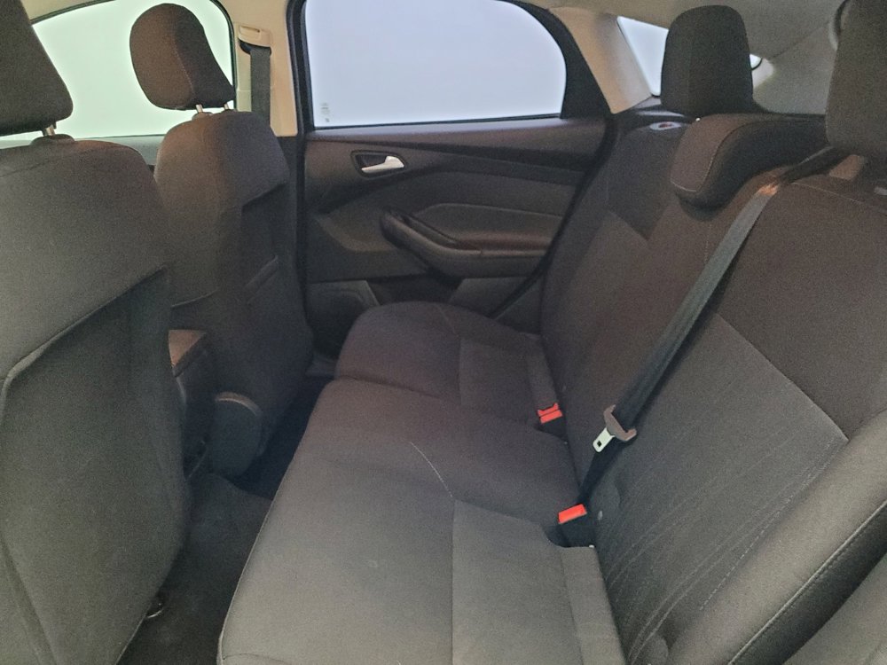 Used 2018 Ford Focus SE FWD image 18