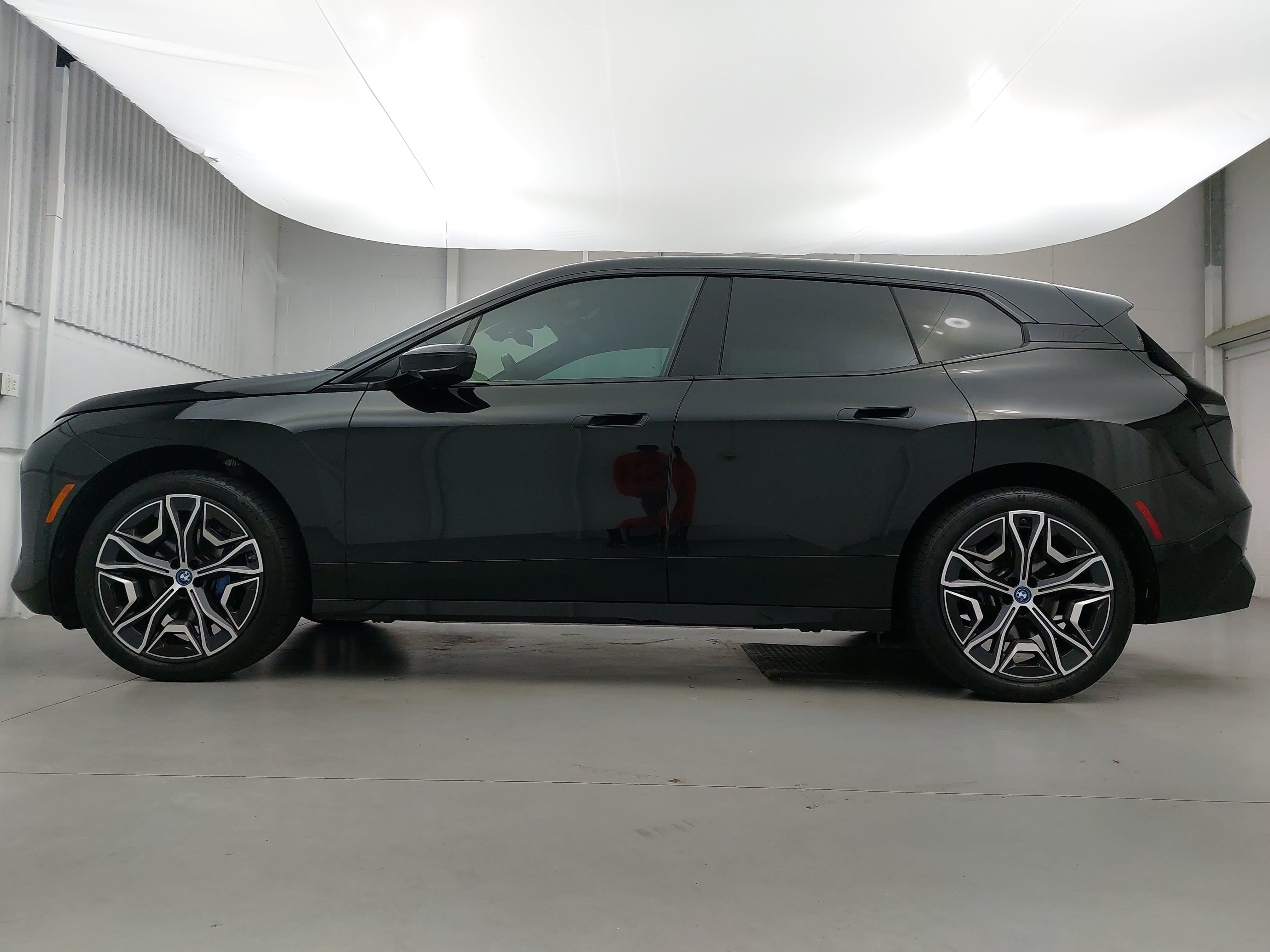 Used 2024 BMW iX xDrive50 w/ Premium Package AWD/4WD image 2