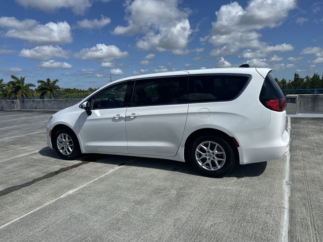Used 2023 Chrysler Voyager LX FWD image 16