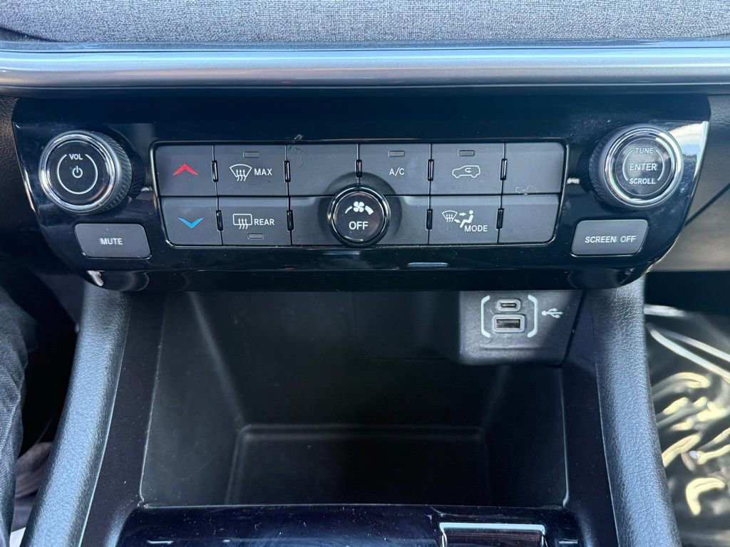 Used 2025 Jeep Compass Latitude image 38