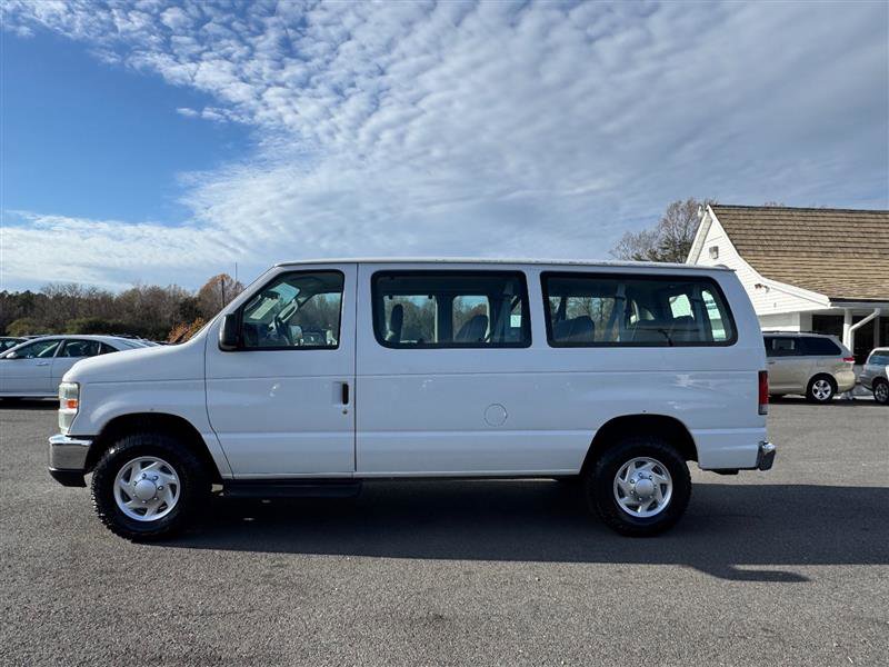 Used 2009 Ford E-350 and Econoline 350 Super Duty Wagon image 12