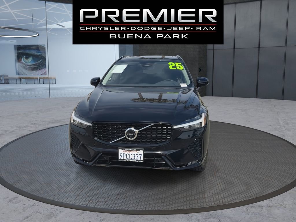 Used 2025 Volvo XC60 B5 Plus image 3