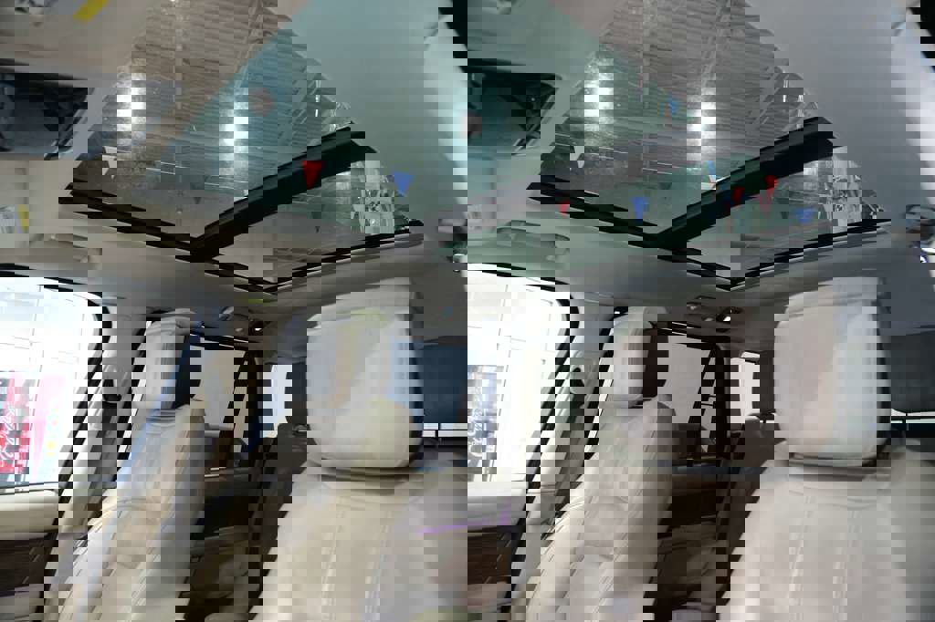 Used 2018 Land Rover Range Rover Long Wheelbase Supercharged image 42