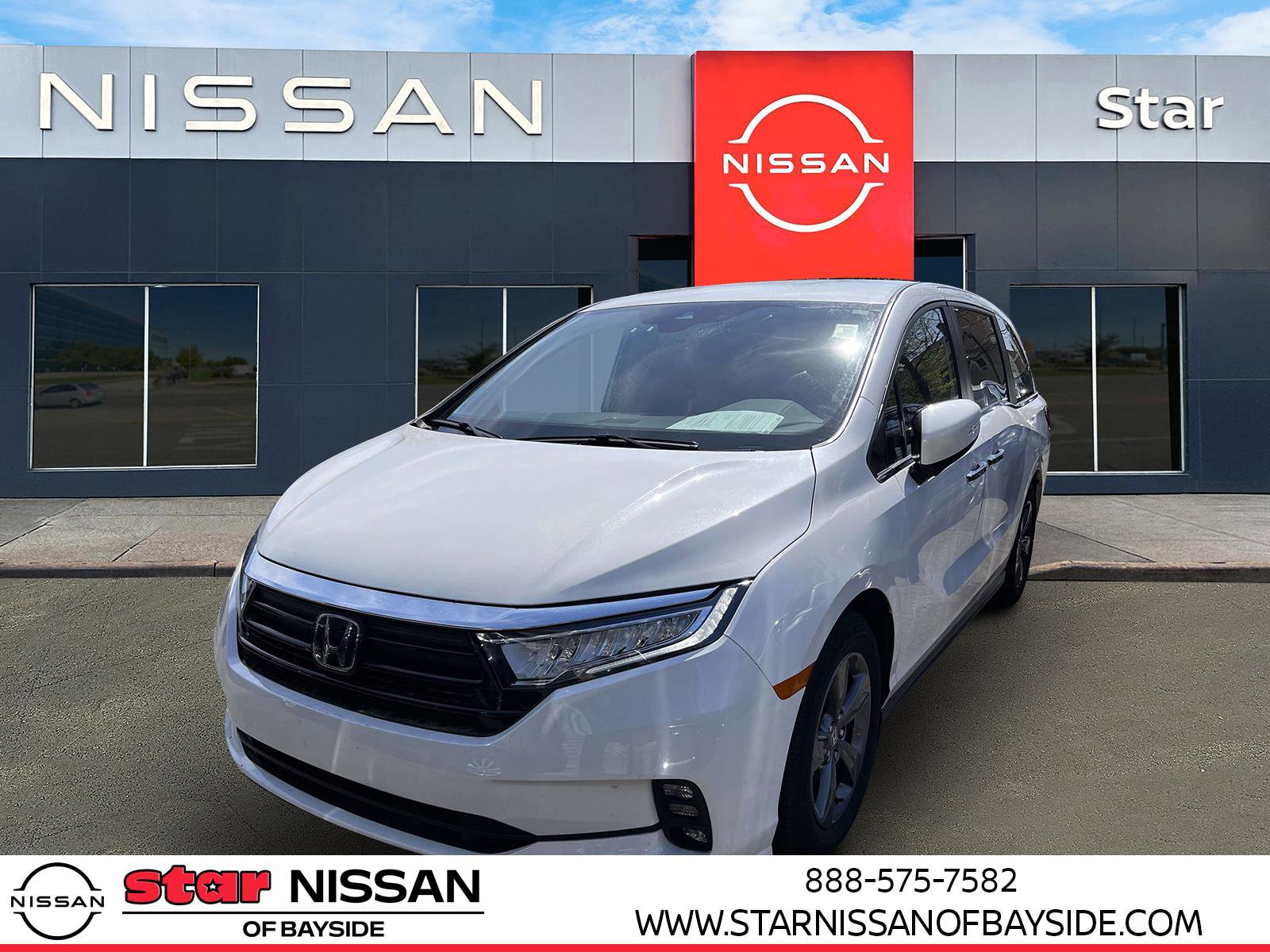 Used 2024 Honda Odyssey EX image 3