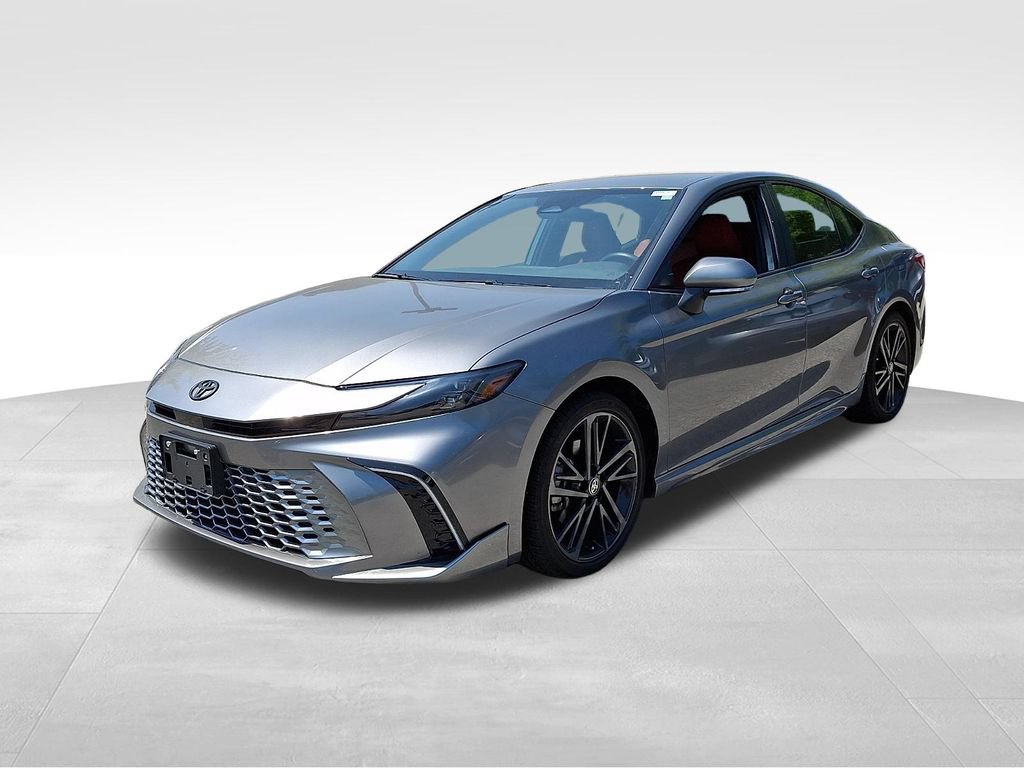 Used 2025 Toyota Camry XSE FWD image 3