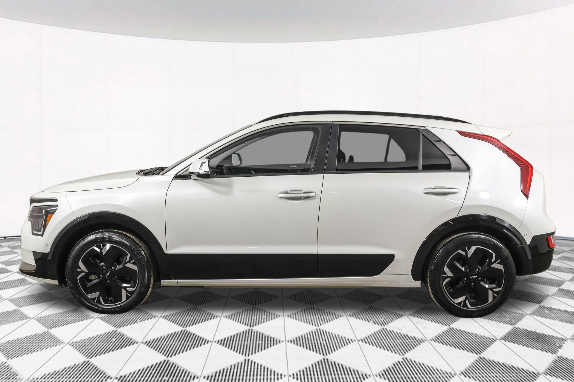 Used 2023 Kia Niro Wave w/ Wave Preserve Package image 23