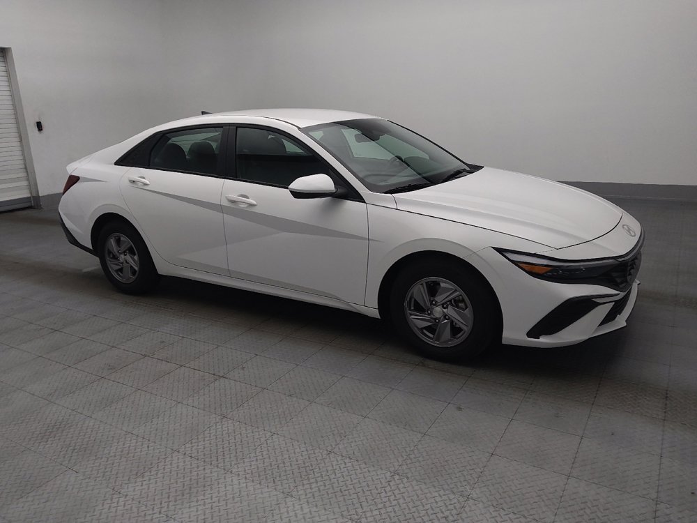 Used 2025 Hyundai Elantra SE FWD image 11