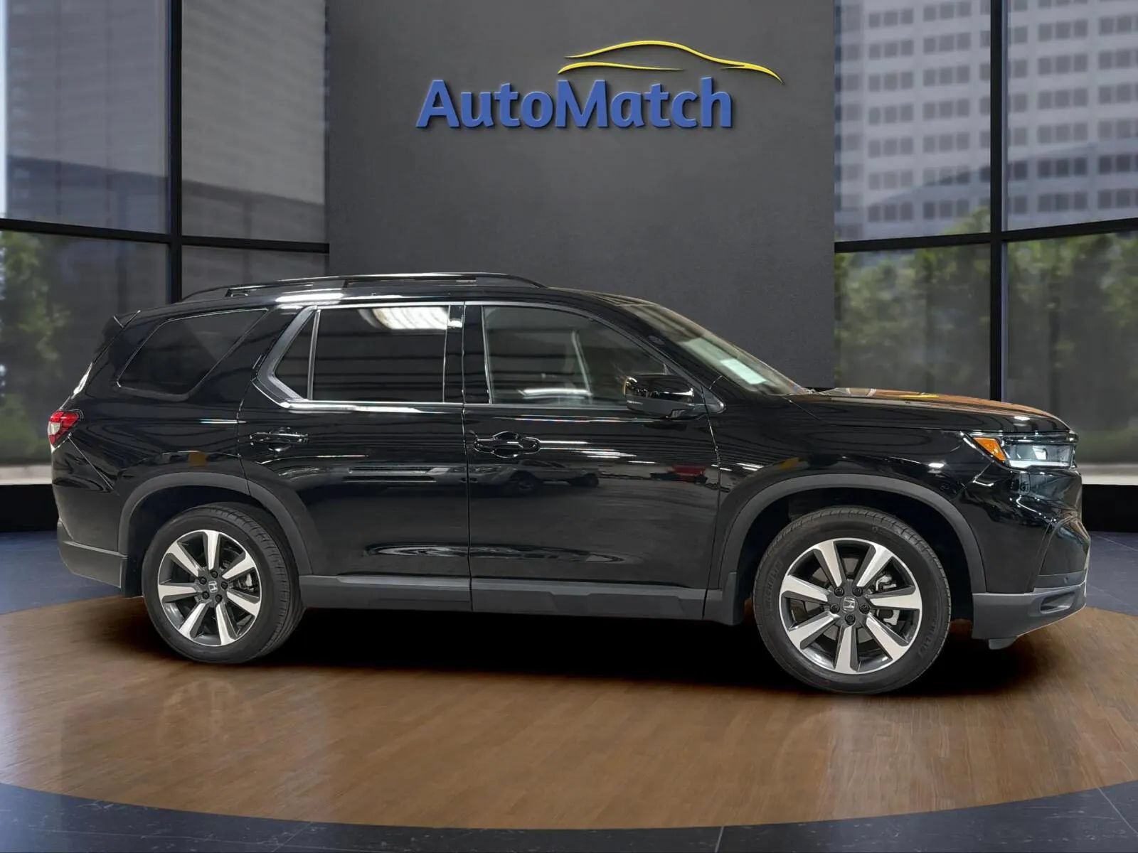 Used 2025 Honda Pilot Touring image 13