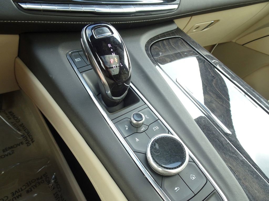 Used 2021 Cadillac Escalade ESV Premium Luxury AWD/4WD image 19
