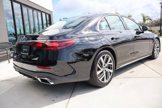 Used 2025 Mercedes-Benz E 350 4MATIC Sedan image 3