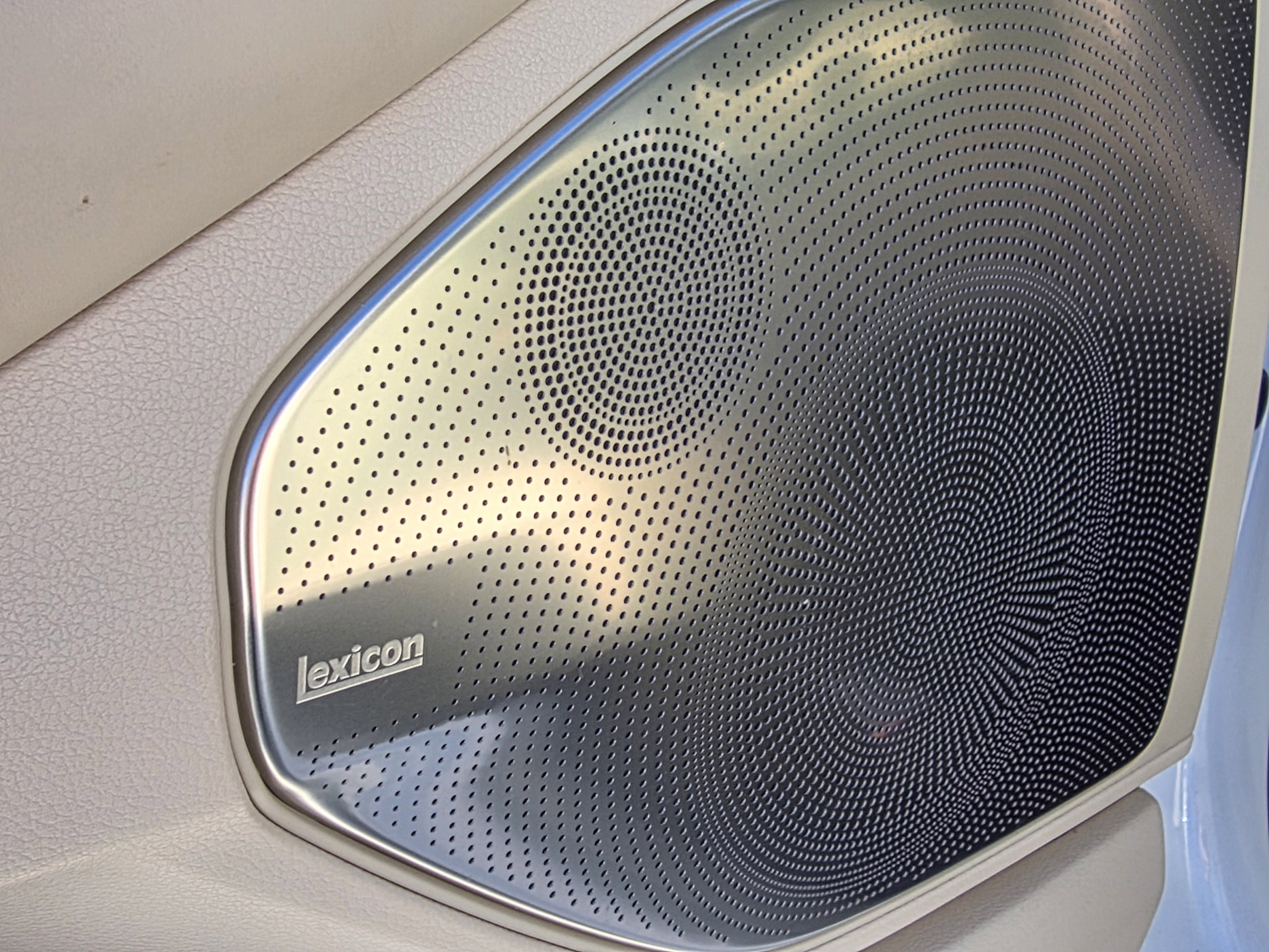 Used 2018 Genesis G90 5.0 Ultimate image 11