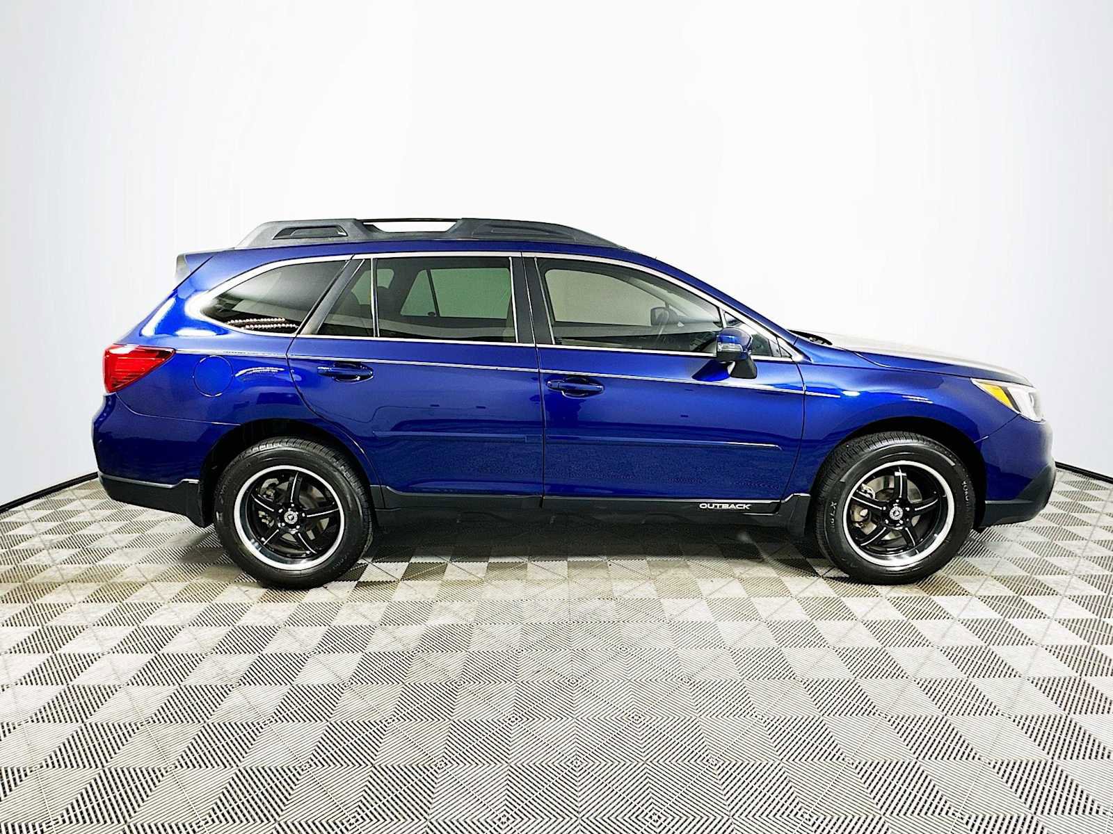 Used 2017 Subaru Outback 2.5i Limited image 8