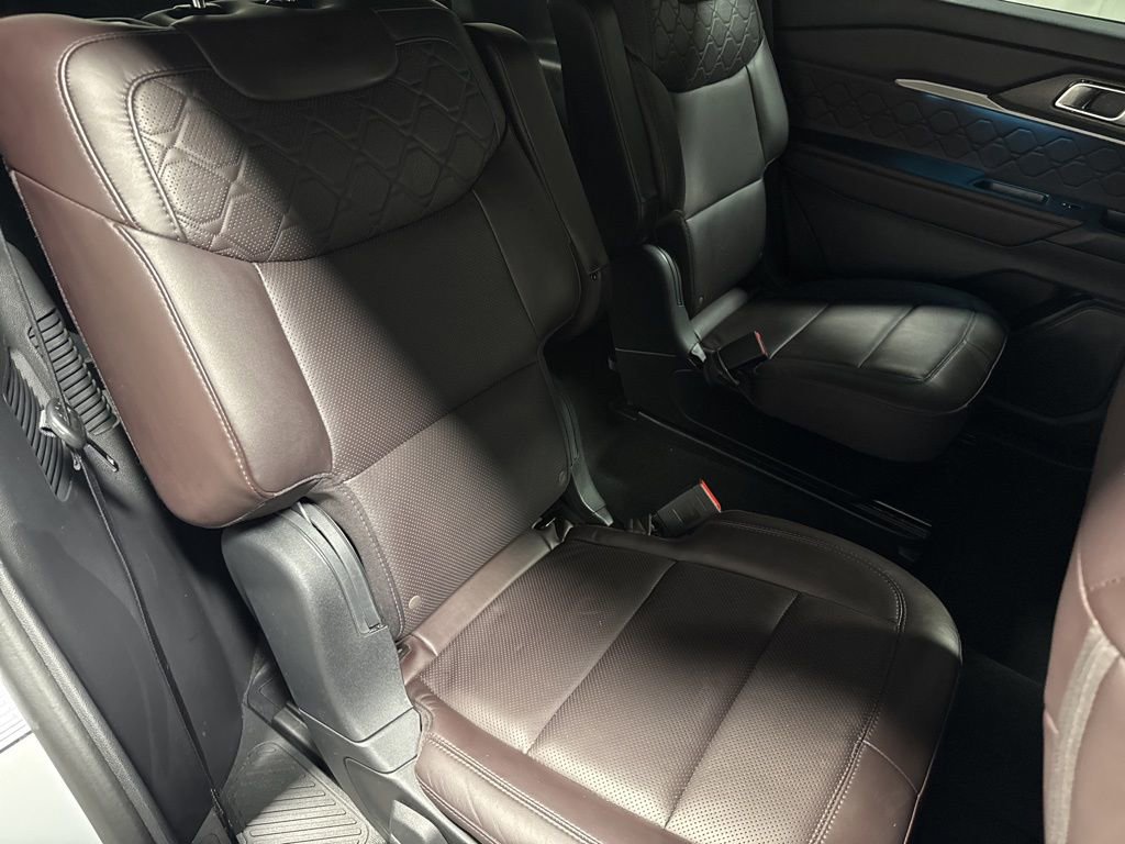 Used 2025 Ford Explorer Platinum w/ LUX Leather Package AWD/4WD image 14
