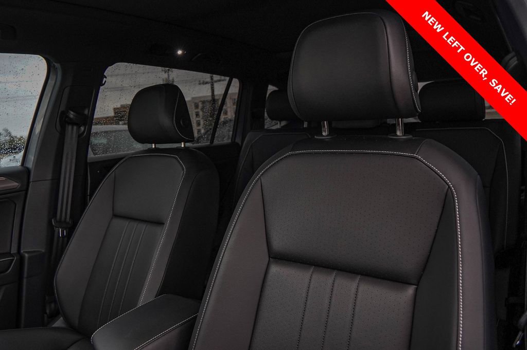 Used 2024 Volkswagen Tiguan SE R-Line image 9