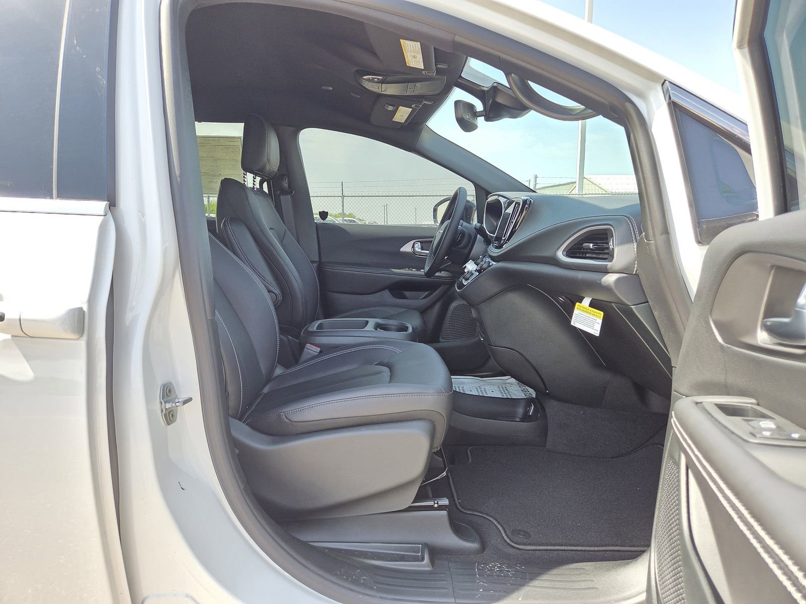 New 2026 Chrysler Pacifica Select FWD image 18