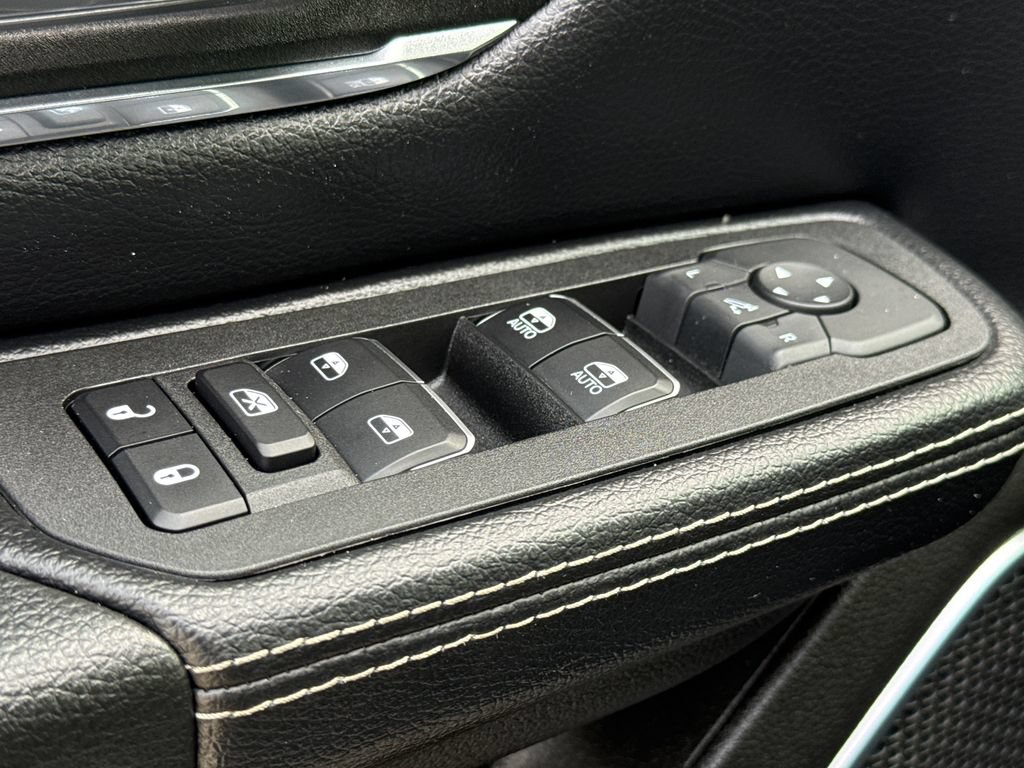 Used 2025 RAM 1500 Laramie AWD/4WD image 20